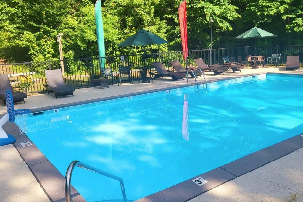 Luxe Retreat - June Sale! - Easy Drive - Xl Swim Spa - Award Winning! Sevierville Bagian luar foto