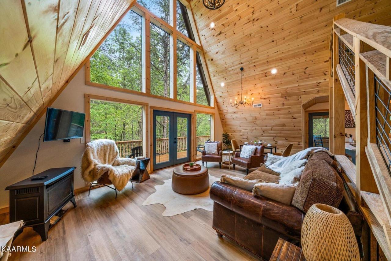 Luxe Retreat - June Sale! - Easy Drive - Xl Swim Spa - Award Winning! Sevierville Bagian luar foto