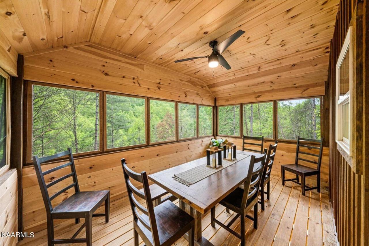 Luxe Retreat - June Sale! - Easy Drive - Xl Swim Spa - Award Winning! Sevierville Bagian luar foto