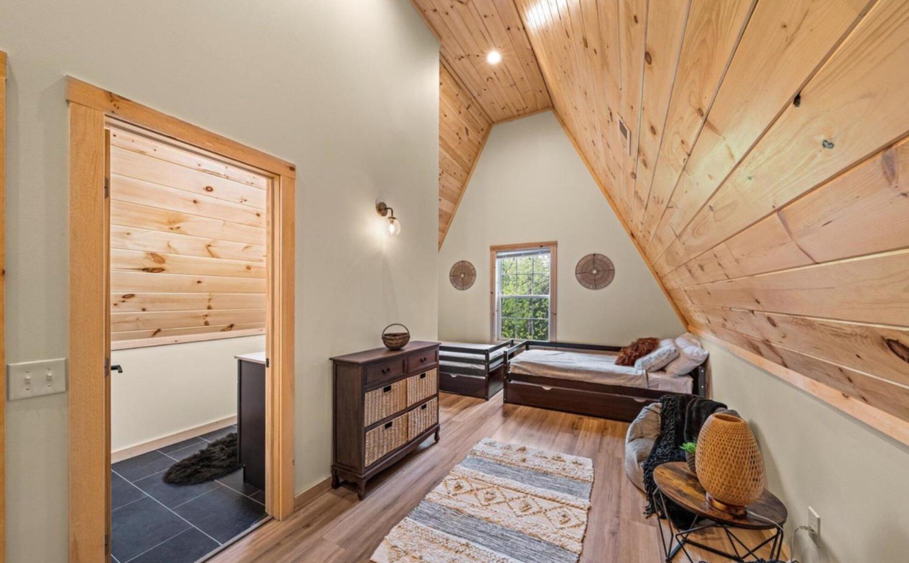 Luxe Retreat - June Sale! - Easy Drive - Xl Swim Spa - Award Winning! Sevierville Bagian luar foto